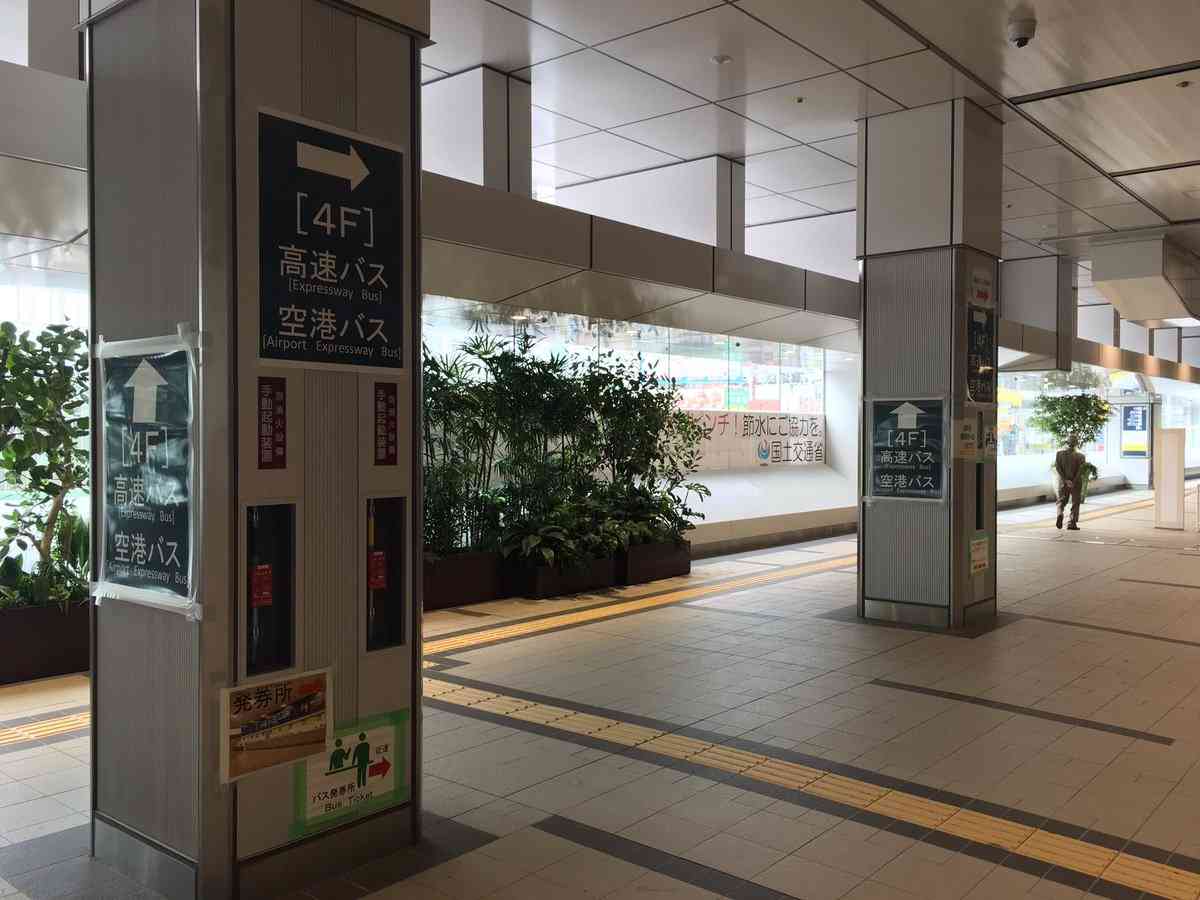 新宿の高速バスターミナル「バスタ新宿」のある欠点が話題「高速バス使う客層を考えろクソボケ!」
