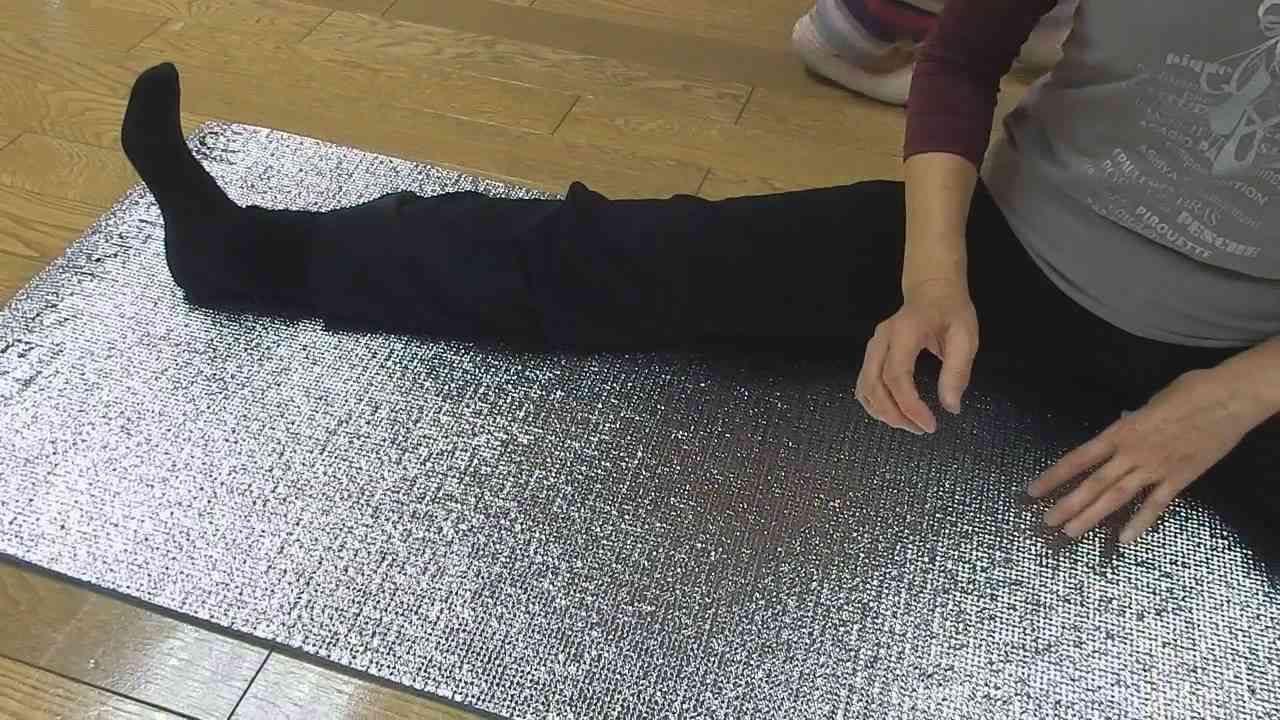 股関節を引き込み坐骨～膝を送って楽な開脚 - YouTube