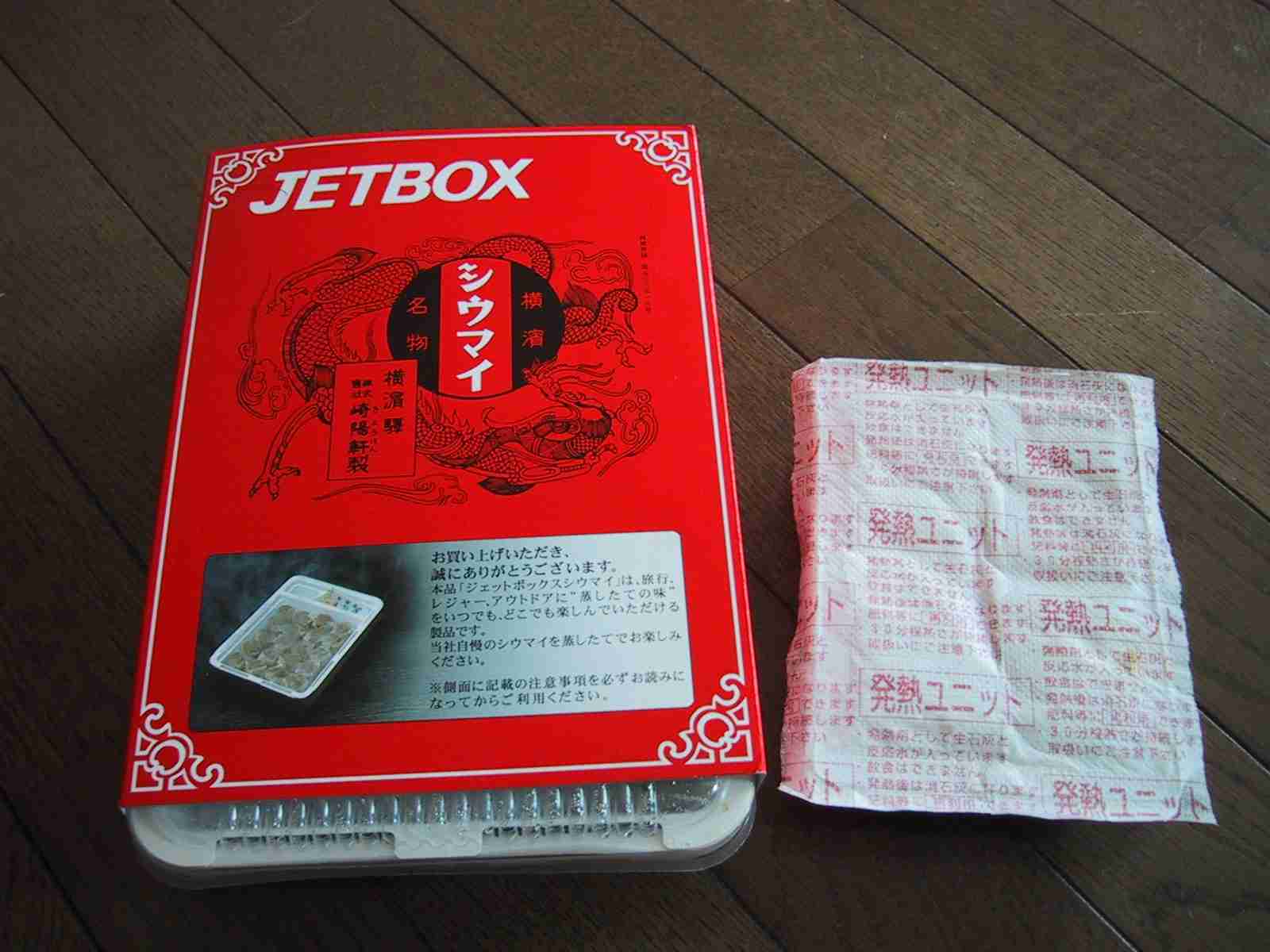 電車内で飲食していいもの、ボーダーラインはどこ？ 3位ペットボトル飲料のみ