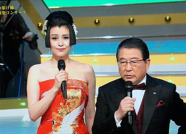 藤原紀香友禅の白無垢 片岡愛之助と相合い傘挙式