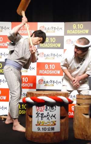 佐々木蔵之介、着物姿の深田恭子にメロメロ「ますます輝きが」 おもち“あ~ん”に大喜び