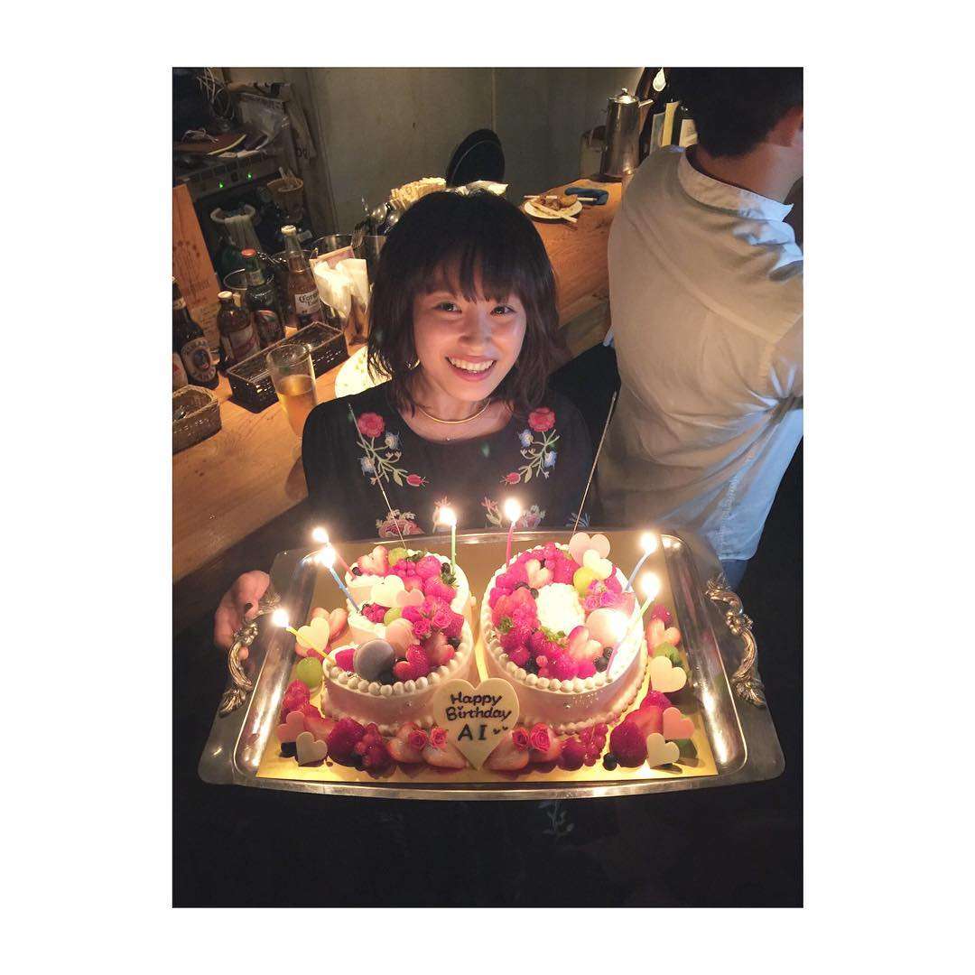 30歳になった高橋愛、幼少期と変わらない姿に「永遠のティーンでいける!」
