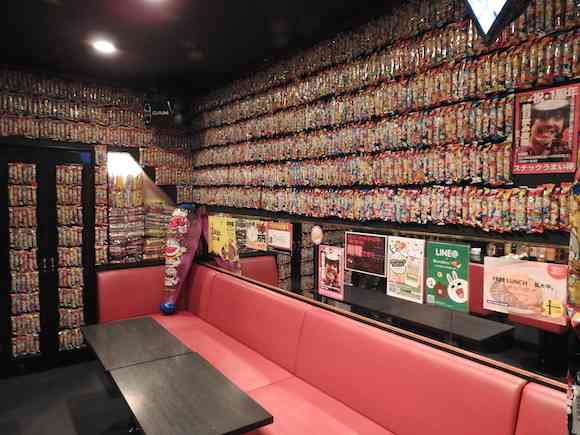 【東京進出】5万本の「うまい棒」に囲まれたバーが新宿歌舞伎町に出店！ 飲食業界に革命を起こす『スナックうまい棒』 | ロケットニュース24