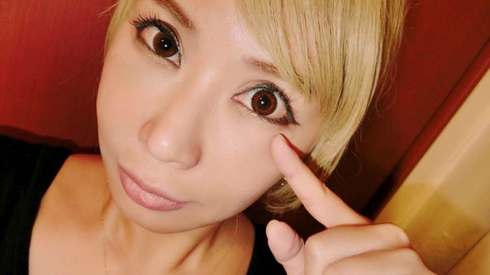 二重瞼の整形によるビックリ目の修正【意気込み】 - LINE LIVE