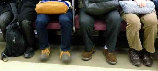 実は、通勤電車の椅子に座っている日本のビジネスマンの2人に1人は年収1000万円以上稼いでいる
