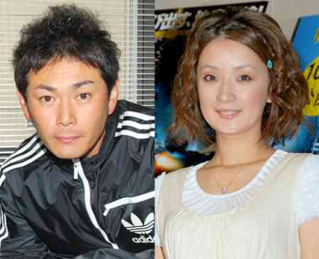 千秋　聖地セドナで再婚相手と挙式　羽根の冠姿で