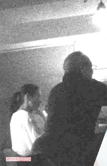 小泉今日子と豊原功補 行きつけのバーで他の客に神対応
