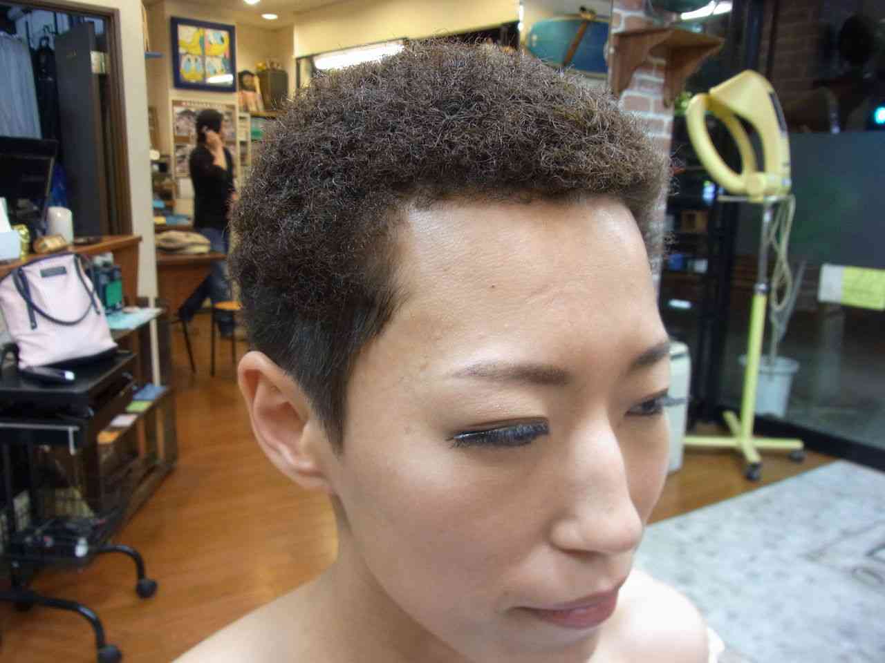 北斗晶、脱帽子の短髪ヘア披露 息子のジェルでアレンジも