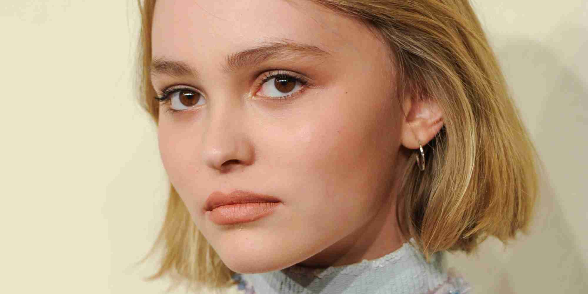「まるで宇宙人のよう」ジョニー・デップの娘、リリー・ローズ  細すぎる体と頭のバランスが奇妙!?
