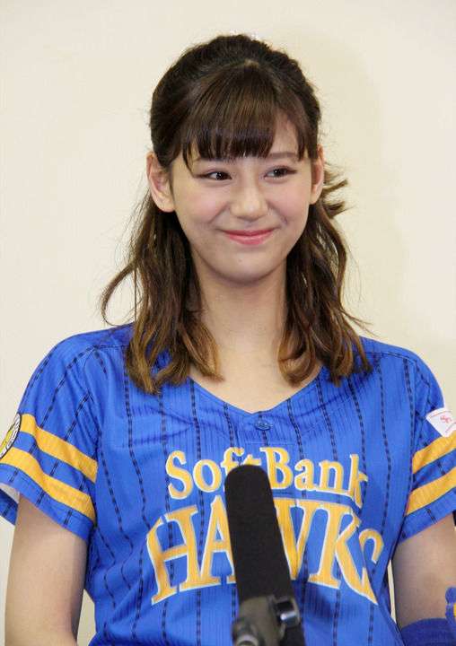 西内まりや、SEXY衣装で美くびれ披露　華麗なパフォーマンスで魅了