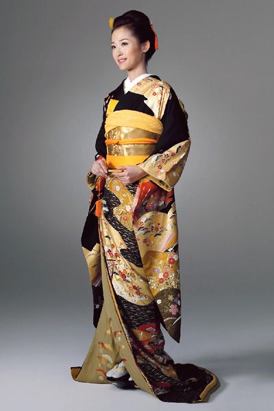 藤原紀香友禅の白無垢 片岡愛之助と相合い傘挙式