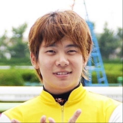 三浦皇成騎手が落馬、骨盤骨折も判明　全治未定で長期離脱必至…詳細診断明らかに