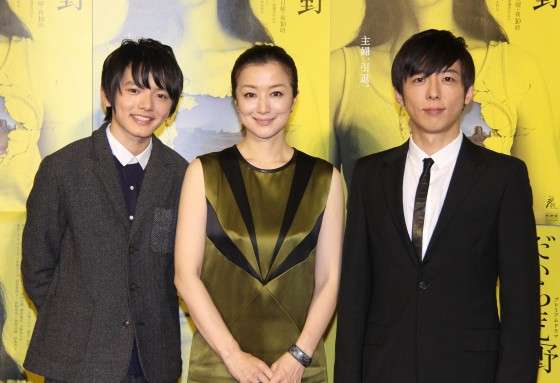 濱田龍臣、女子高生姿で舞台あいさつ　「むだ毛処理クリーム使ってます」