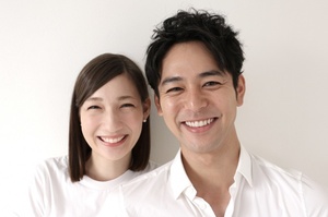優しい笑顔をしてる画像