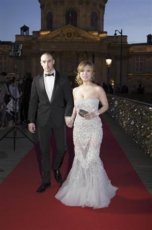 浜崎あゆみ離婚表明「それぞれの道へ進むことに…」