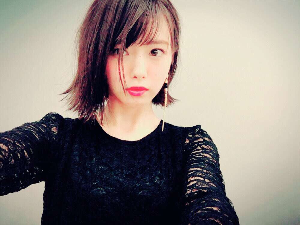 島崎遙香ひとりだけ水着じゃない…AKB48“神8”表紙の少年マガジンが話題