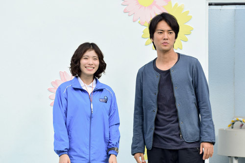 松岡茉優“水族館ガール”が一日館長に　“相棒”を間違える