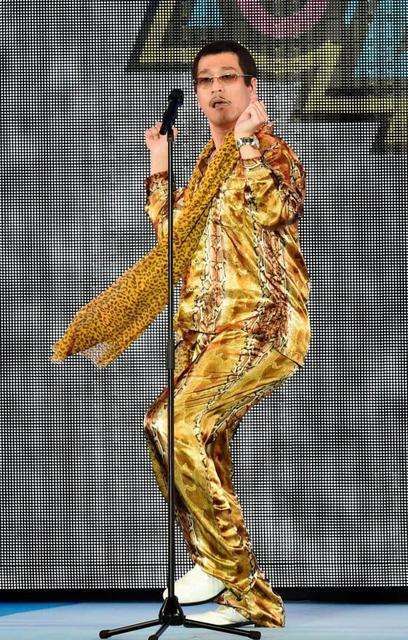 世界で大流行中のPPAP・ピコ太郎、ガールズアワードで盛大にスベる