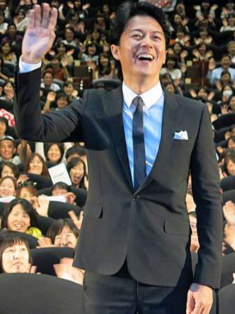 福山雅治、自らスクープ！１８年公開予定の映画撮影で警官出動騒ぎ （スポニチアネックス） - Yahoo!ニュース