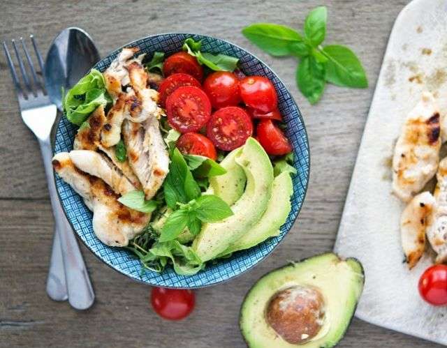 ダイエット中の方、お昼は何を食べていますか?