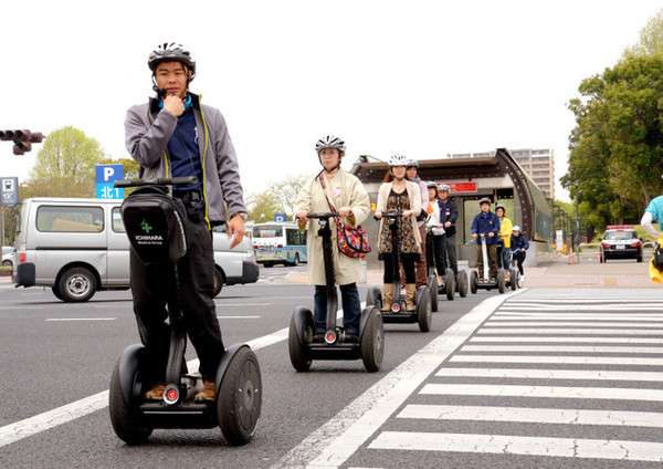 セグウェイ、7月から公道で走行可能に　誘導員など条件