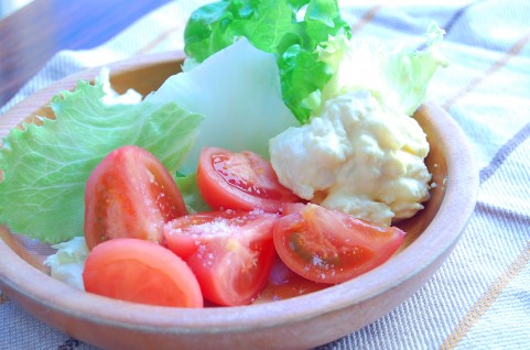 なんとトマトも！安眠の為に「寝る前の数時間」に食べるのは避けたい食品4つ - WooRis（ウーリス）