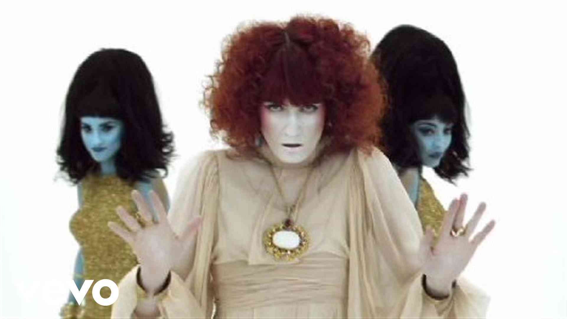 Florence + The Machine - Dog Days Are Over (2010 Version) - YouTube