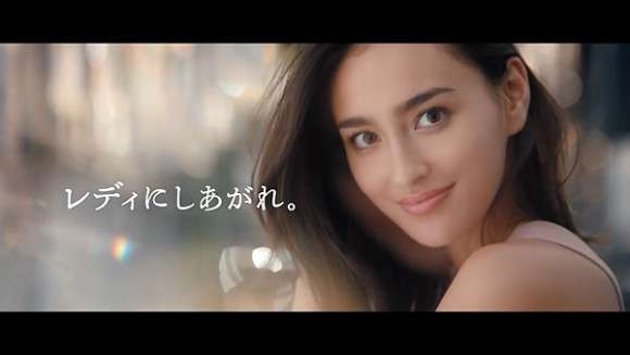 化粧品CMの芸能人の画像をください。