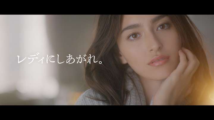 化粧品CMの芸能人の画像をください。