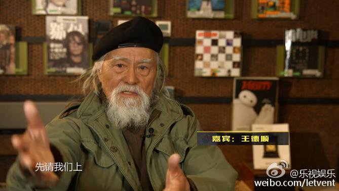 世界一ホットなおじいちゃん!? 80代男性モデルがランウェイでキメる