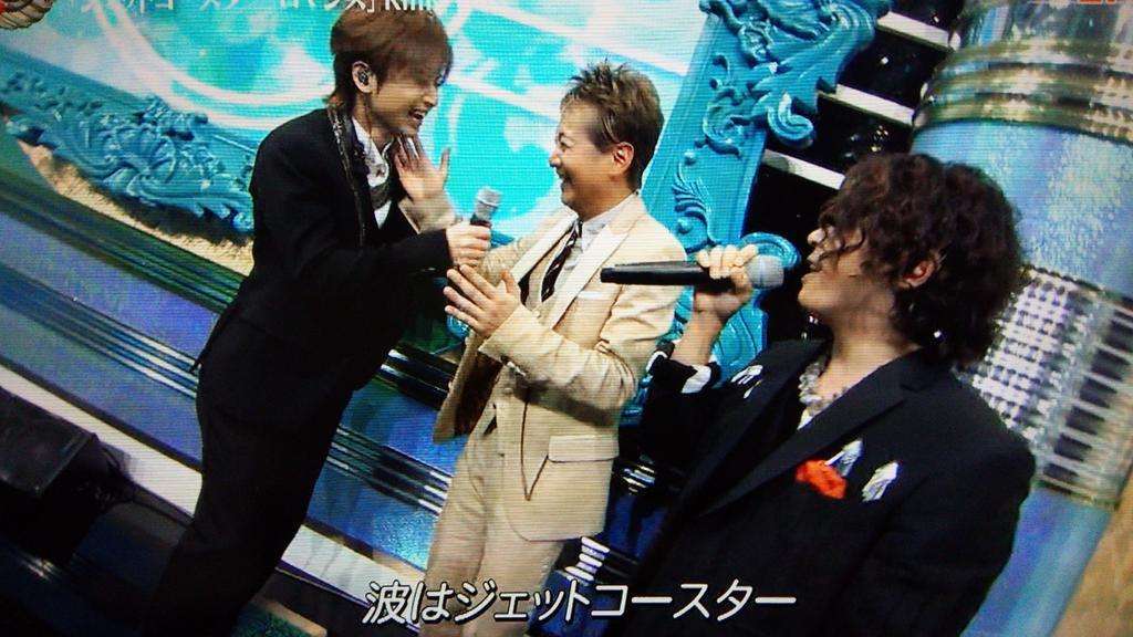 KinKi Kids、中居正広を挟んで「ジェットコースター・ロマンス」披露　まさかの3ショットにファン歓喜