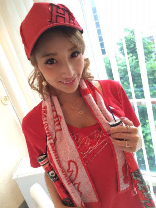 加藤紗里、広島優勝でまた便乗？今度は「カープ女子」で話題に！ - NAVER まとめ