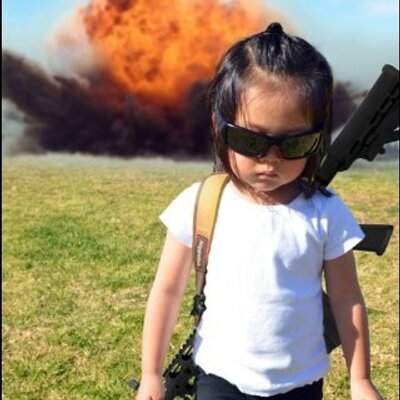 ネコが子供の足を引っかけて転ばせた!?これはぜったいわざとｗｗ 