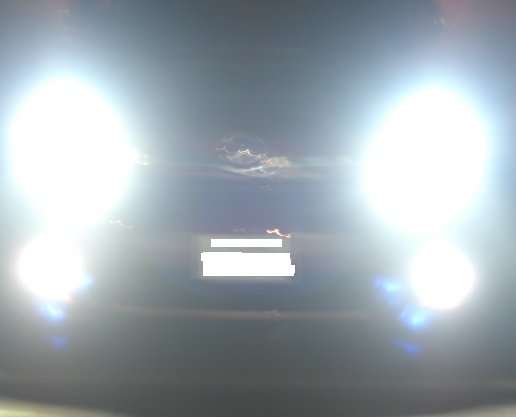 ハイビームに逆上？2人組、車の窓ガラス割りスマートフォン奪い逃走