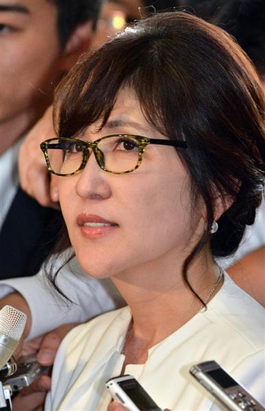 まゆゆが老けたらこんな感じ?あの半べそ大臣と顔が似ていると話題に!