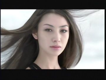 化粧品CMの芸能人の画像をください。