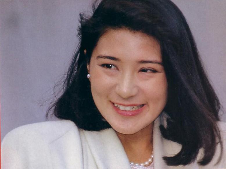 眞子さま、ガッチリ体型のイケメンと横浜デート後に東横線でラブラブなご様子