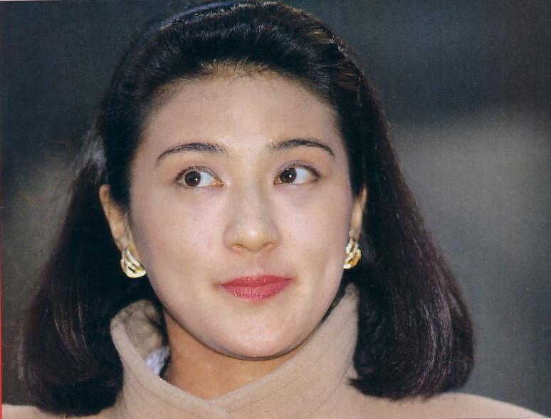 眞子さま、ガッチリ体型のイケメンと横浜デート後に東横線でラブラブなご様子