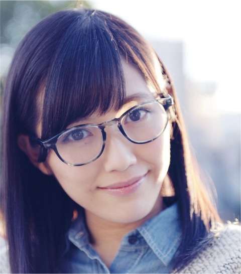 まゆゆが老けたらこんな感じ?あの半べそ大臣と顔が似ていると話題に!