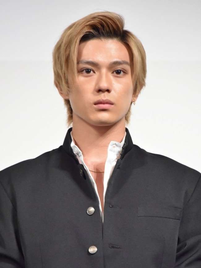 影のある男性が好きな人