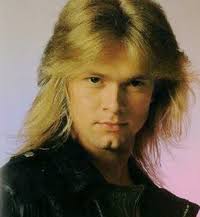 割れ顎の人集まれ!