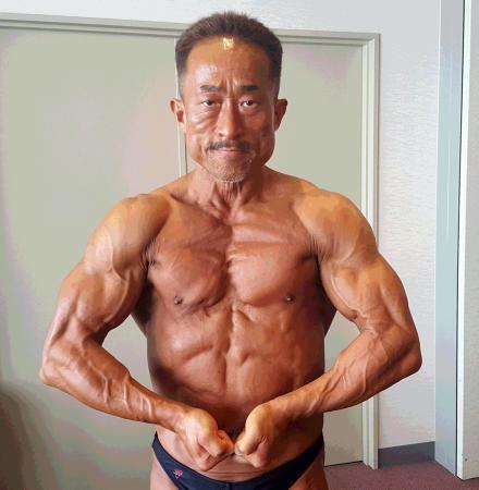 世界一ホットなおじいちゃん!? 80代男性モデルがランウェイでキメる