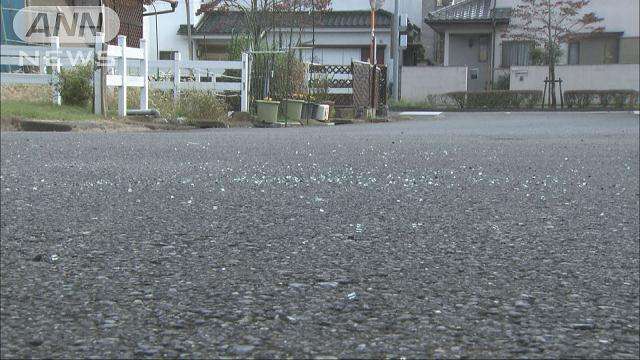ハイビームに逆上？2人組、車の窓ガラス割り逃走