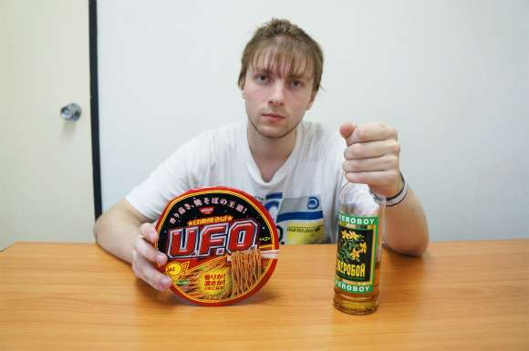 「日清焼そばU.F.O.」は海外でも通用するの？　ロシア人に5種類のU.F.O.のおいしさ判定をしてもらったぞ！ | ロケットニュース24