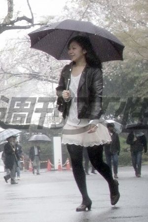 眞子さま、ガッチリ体型のイケメンと横浜デート後に東横線でラブラブなご様子