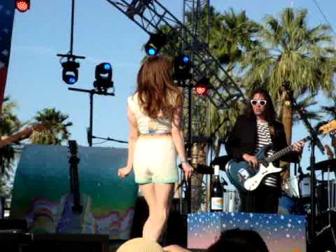 Jenny Lewis - The Moneymaker (Rilo Kiley) - live Coachella, April 19, 2015 - YouTube