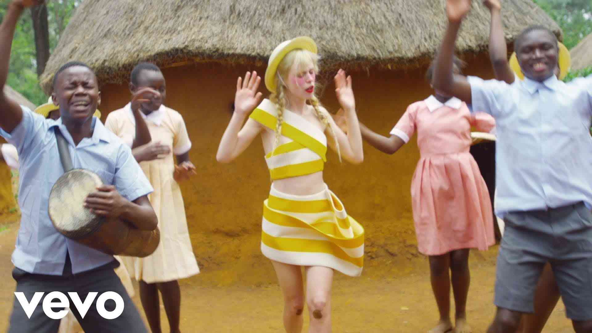 Petite Meller - Baby Love - YouTube