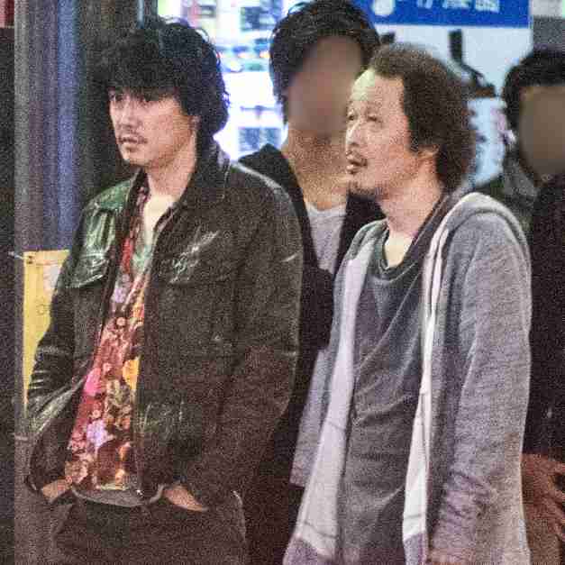 パパラッチ役の福山雅治の所作は指示する点ないほど完璧 （NEWS ポストセブン） - Yahoo!ニュース