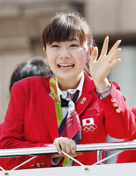リオ五輪＆パラメダリストがパレード　内村、吉田らに大歓声