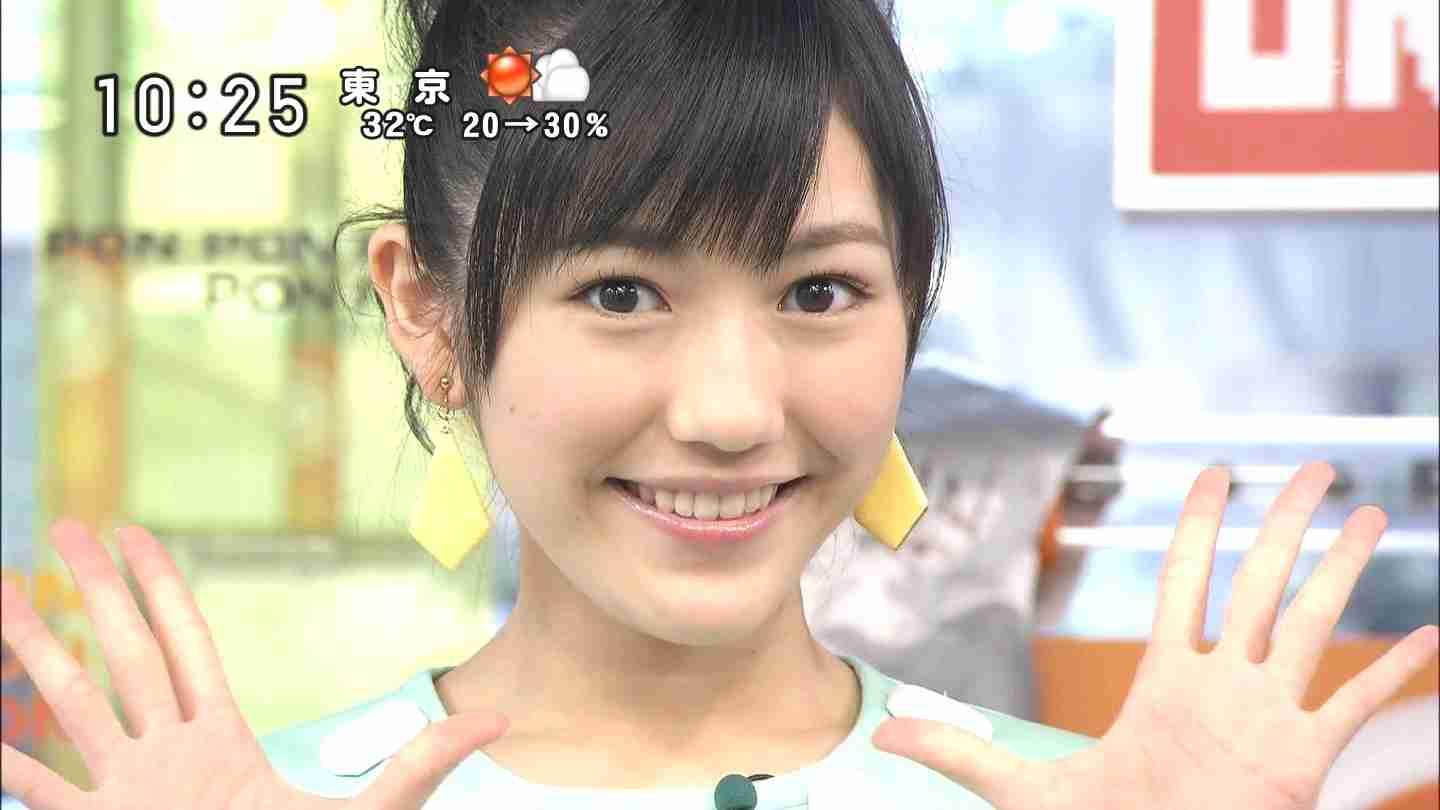 まゆゆが老けたらこんな感じ?あの半べそ大臣と顔が似ていると話題に!